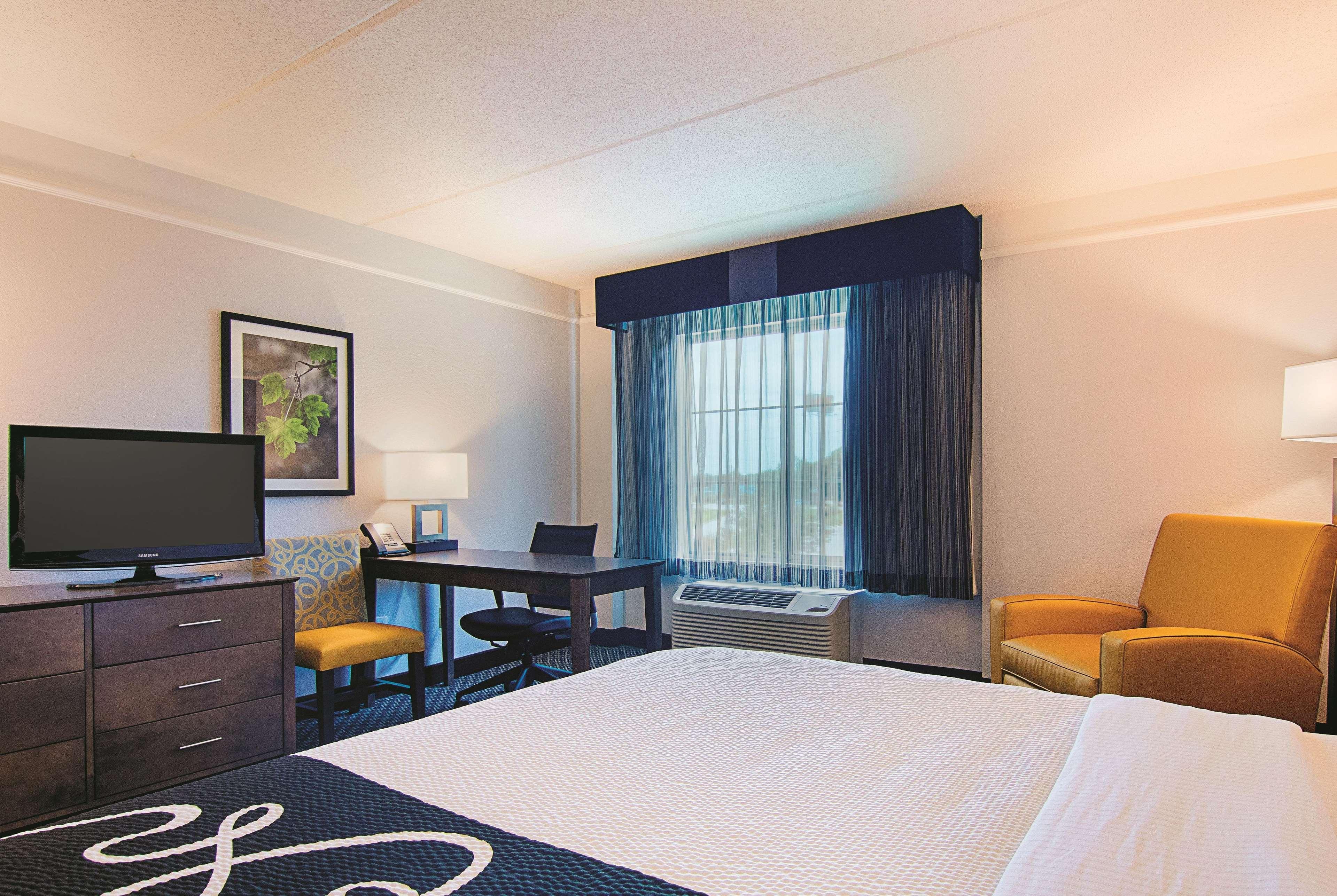La Quinta By Wyndham Atlanta Conyers Hotell Exteriör bild