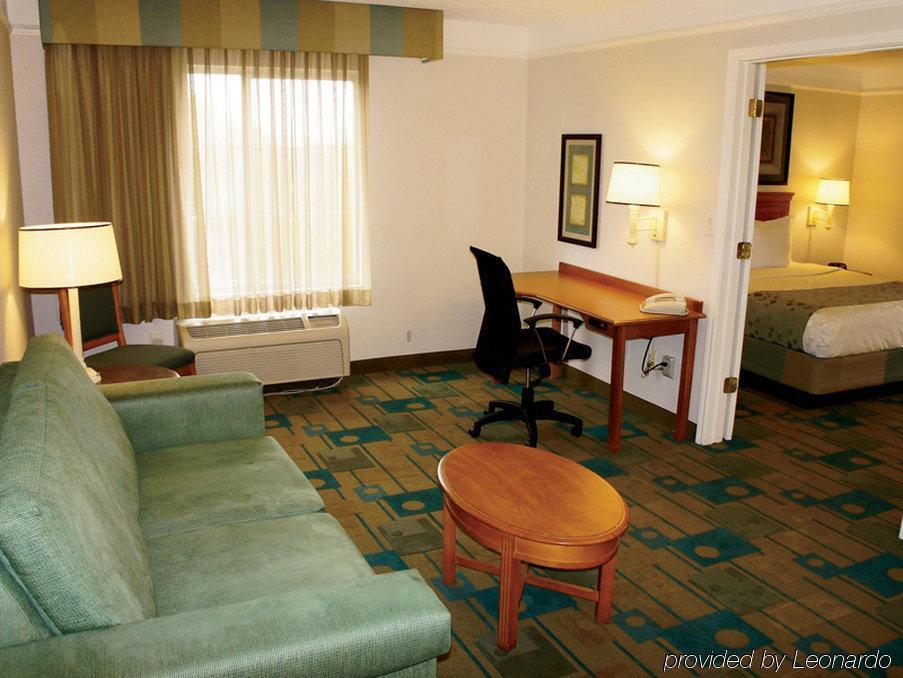 La Quinta By Wyndham Atlanta Conyers Hotell Exteriör bild